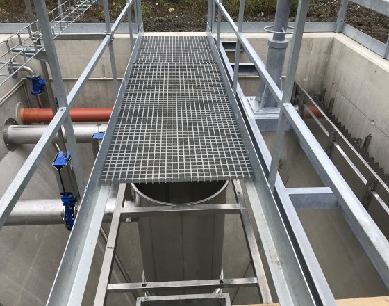 Vystrojení dosazovací nádrže