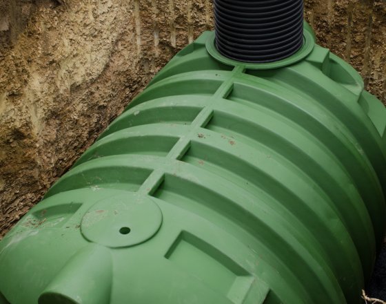 Osazení nádrže do připravené stavební jámy